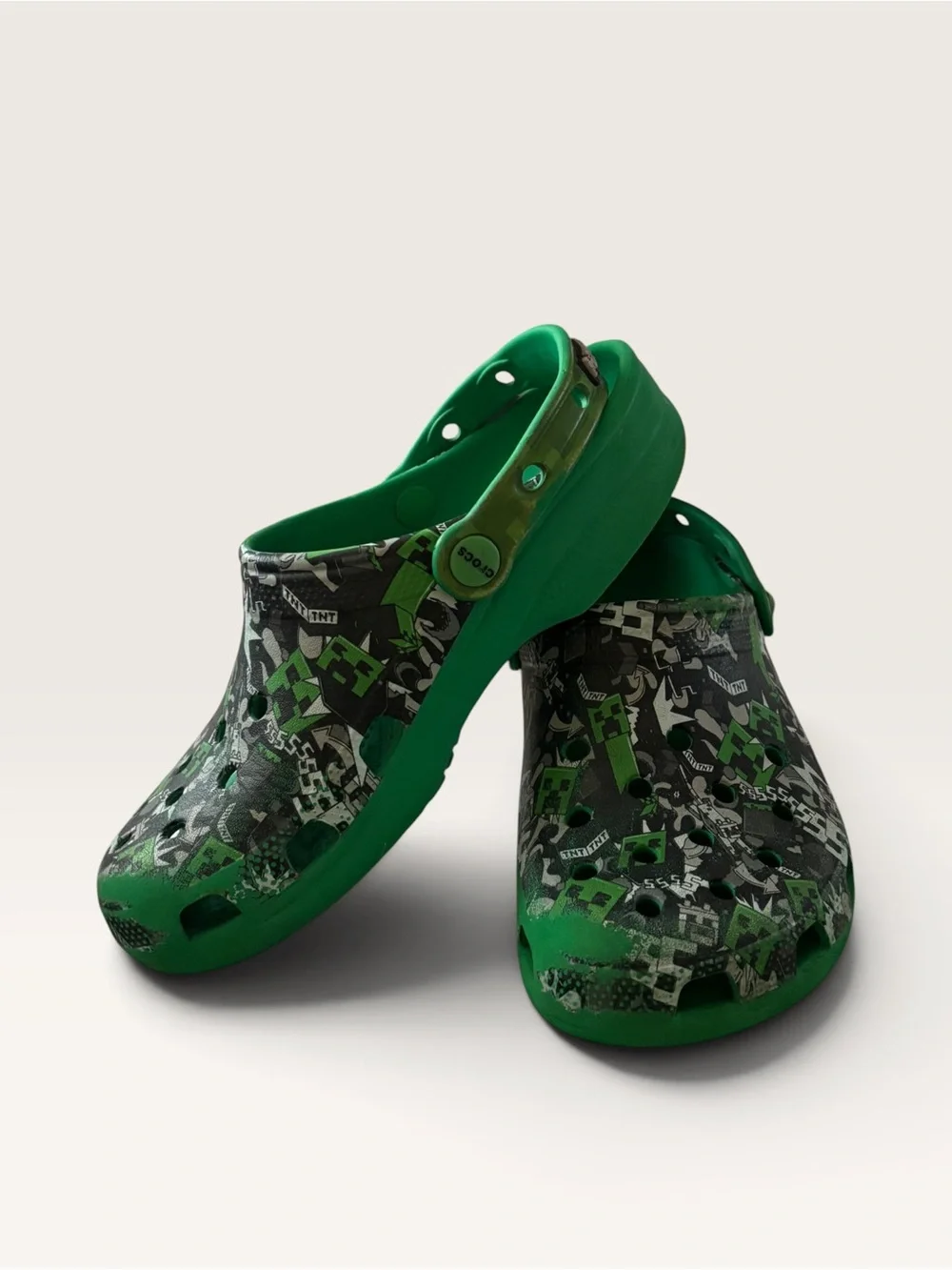 Crocs Minecraft Classic Clogs Green Black Kids J5 Gamer Video Game Shoes
